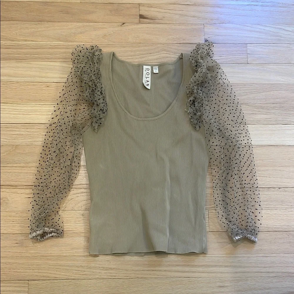 Anthropologie Dolan beige Ruffled Blouse size S
Bought at anthro store - Picture 4 of 14